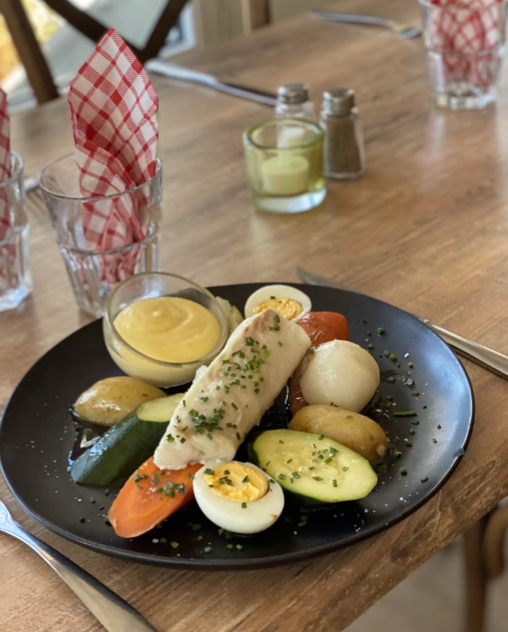 restaurant villeneuve loubet-cuisine traditionnelle cagnes sur mer-evenements nice-cuisine maison saint laurent du var-produits frais antibes